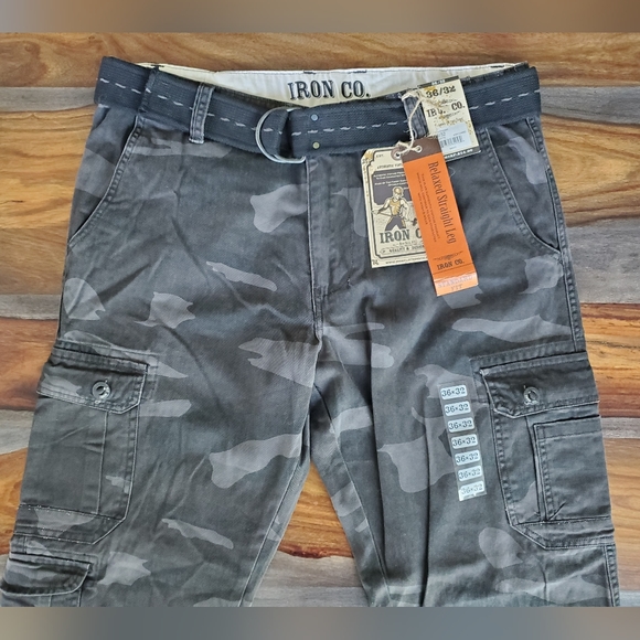Iron Co. Men's Camo Cargo Pants, NWT, size 36 waist 32 Length, with belt - Picture 2 of 7